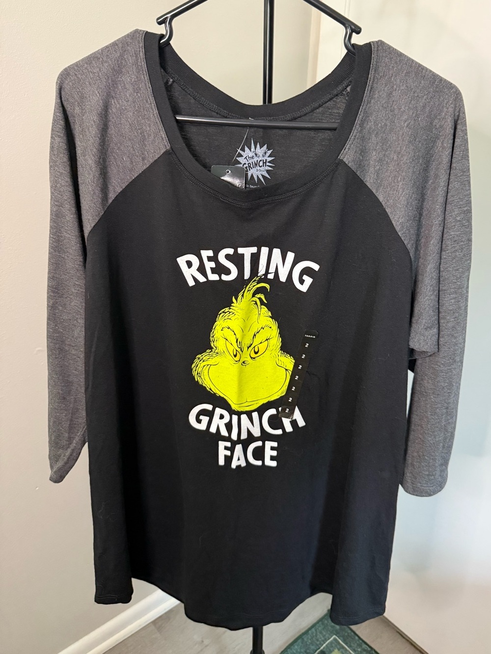 Torrid 3/4 sleeve “Resting Grinch Face” holiday tee - size 2